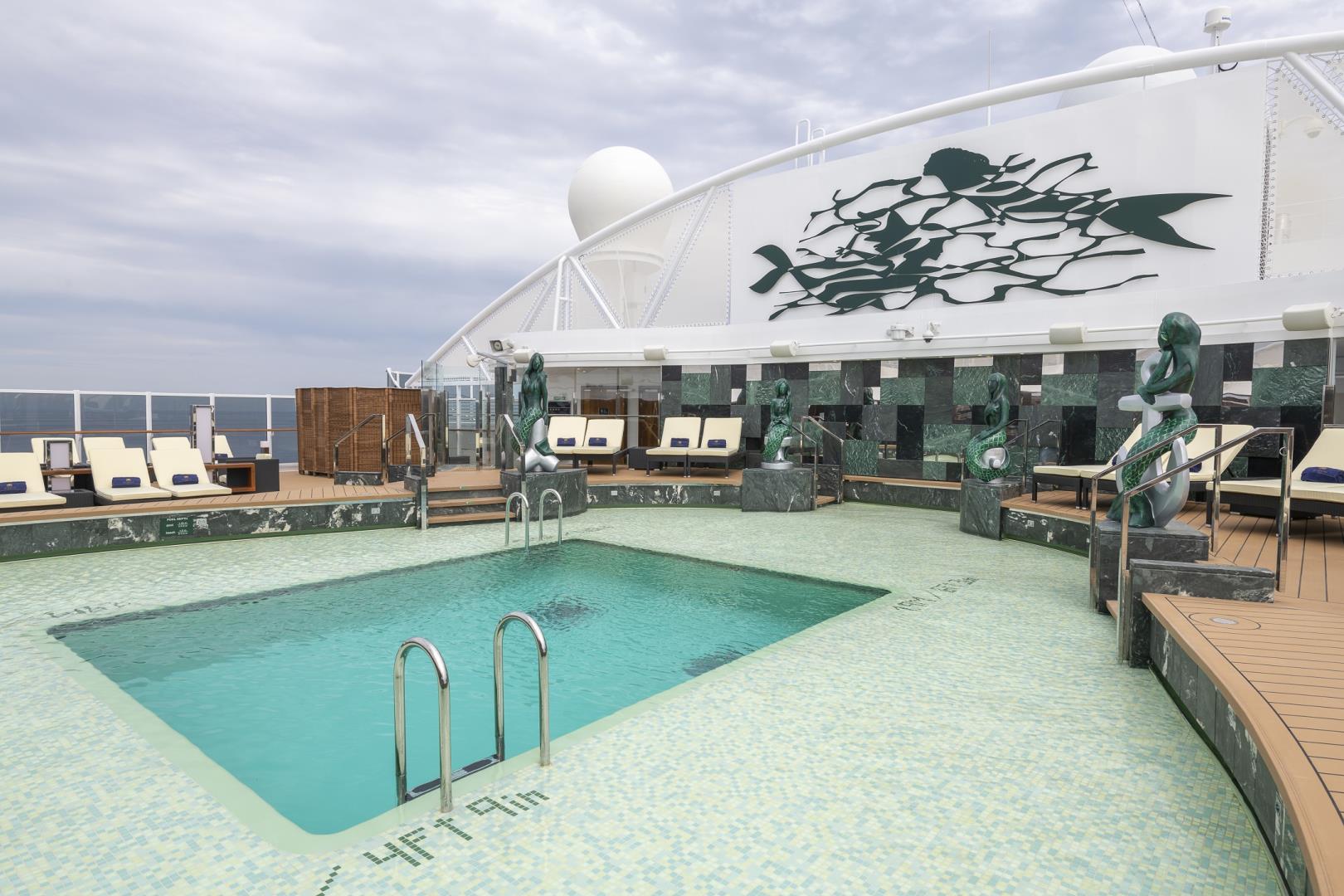 MSC Seaview, MSC Yacht Club pool